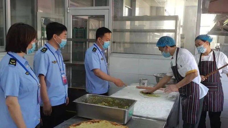 小标题：厨房台面乱象：调味瓶的烦恼